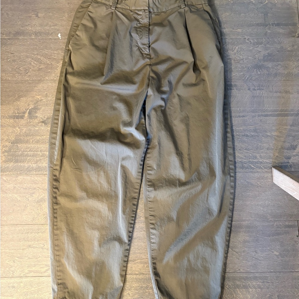 Everlane pleated khakis